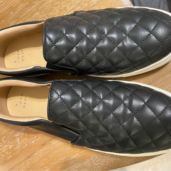 Target quilted black slip ons size 8.5 - Picture 2 of 5